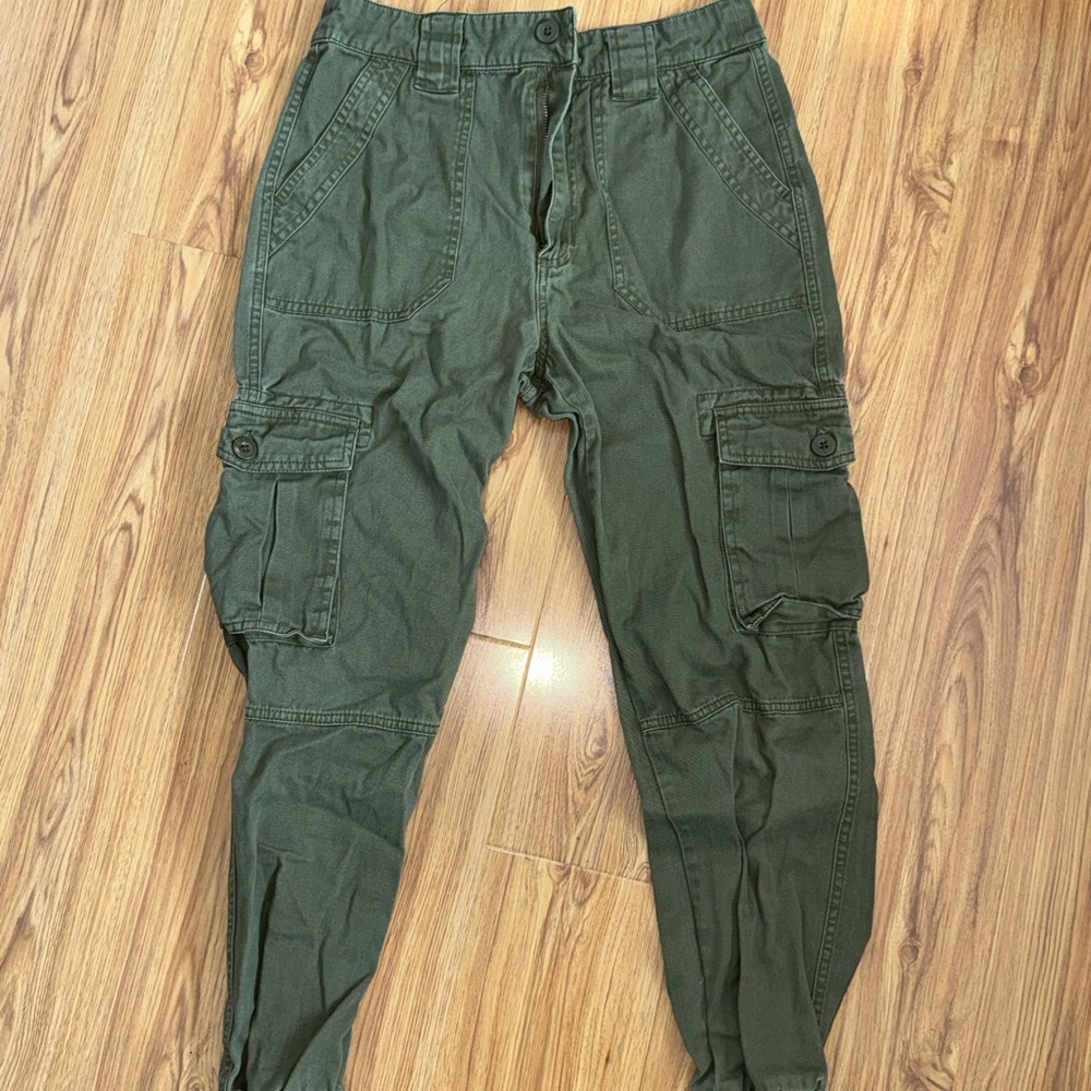 Forever 21 Army Green Cargo Joggers Relaxed Fit